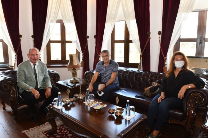 Şenol Güneş’ten Trabzon Büyükşehir Belediyesi’ne Ziyaret
