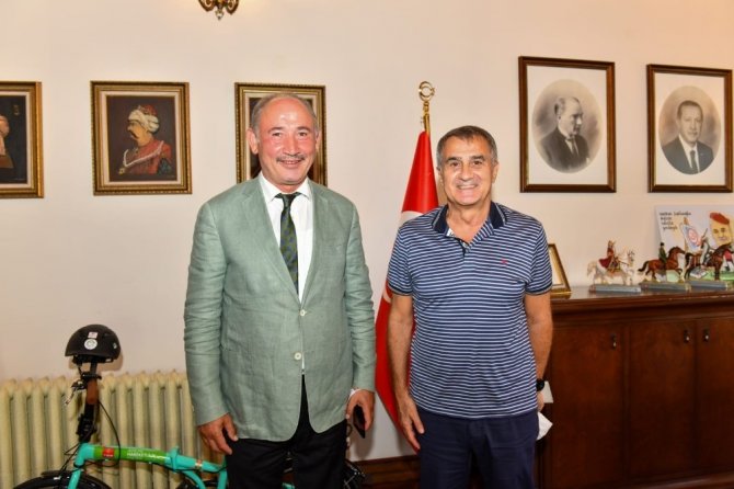 Şenol Güneş’ten Trabzon Büyükşehir Belediyesi’ne Ziyaret