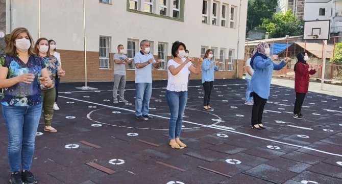 Artvin’de Öğretmenler Pandemi Kurallarına Uyulması İçin Klip Çekti