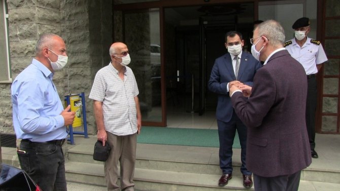 Artvin Valisi Doruk İl Genelinde Vakaların En Fazla Olduğu Borçka İlçesinde Sokakta Maske Denetimine Çıktı