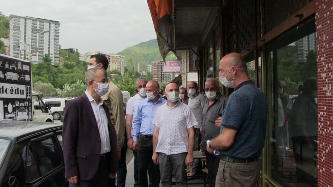 Artvin Valisi Doruk İl Genelinde Vakaların En Fazla Olduğu Borçka İlçesinde Sokakta Maske Denetimine Çıktı