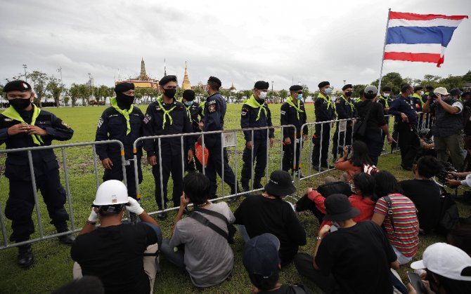 Tayland’da Hükümet Ve Monarşi Karşıtı Protesto