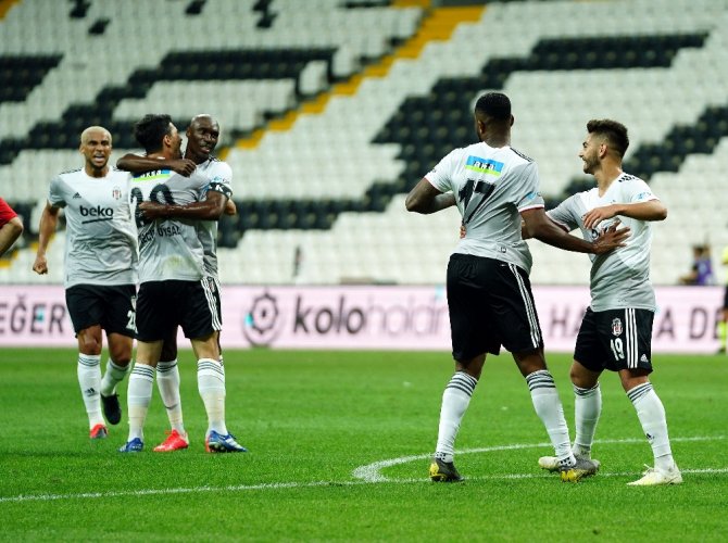 İlk Yarı Beşiktaş’ın 1-0 Üstünlüğüyle Bitti