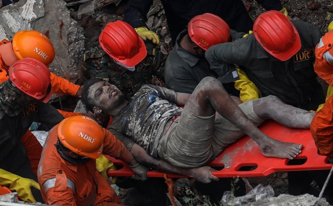 Hindistan’da Bina Çöktü: 8 Ölü