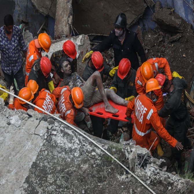 Hindistan’da Bina Çöktü: 8 Ölü