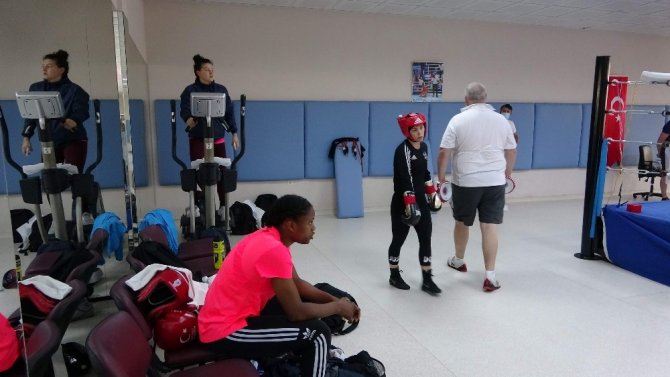 İngiltere Kadın Boks Milli Takımı Tokyo Olimpiyatları’na Trabzon’da Hazırlanıyor