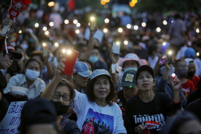 Tayland Parlamentosu Anayasa Değişikliği Kararını Kasım’a Erteledi