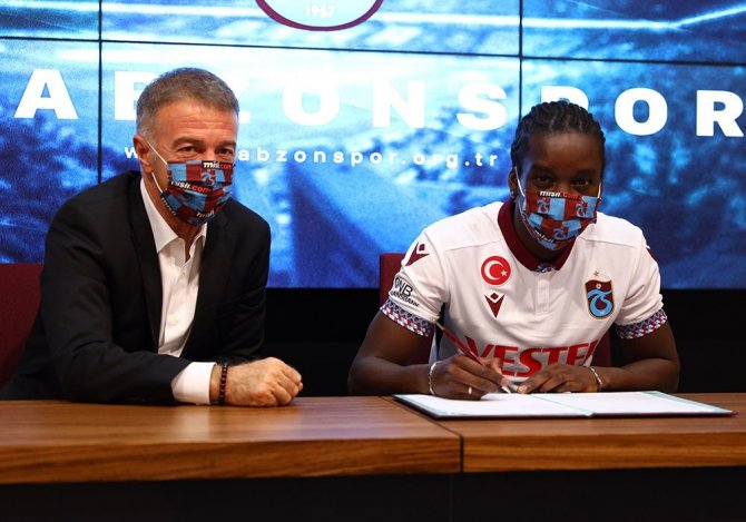 Trabzonspor, Diabate İçin İmza Töreni Düzenledi