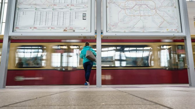 Berlin’de Toplu Taşıma Çalışanlarının Grevi Hayatı Felç Etti