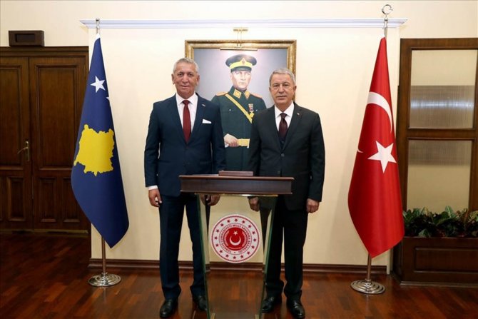 Bakan Akar, Kosova Savunma Bakanı Quni İle Bir Araya Geldi