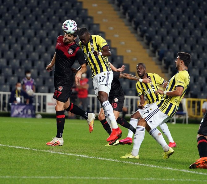 Süper Lig: Fenerbahçe: 1 - Fatih Karagümrük: 0 (İlk Yarı)