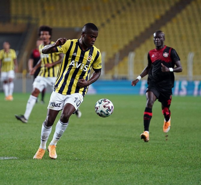 Süper Lig: Fenerbahçe: 1 - Fatih Karagümrük: 0 (İlk Yarı)