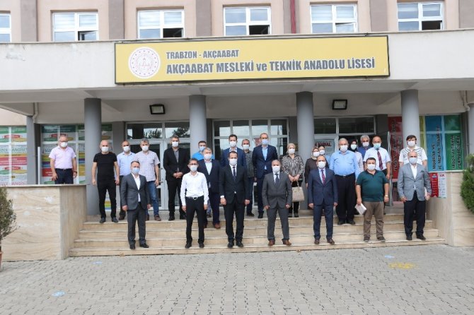 Akçaabat Belediyesi’nden Eğitime Tablet Desteği