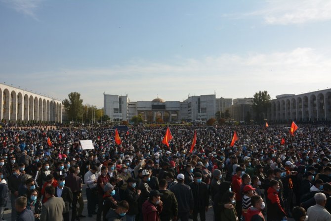 Kırgızistan’da Protestocular Seçim Sonuçlarının İptalini İstedi