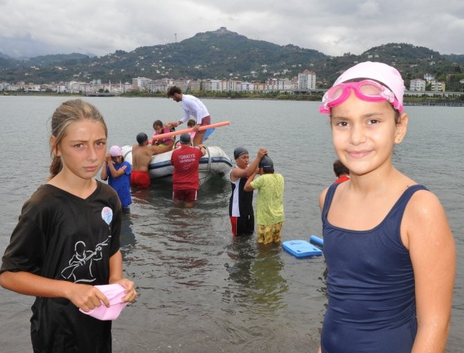‘Yüzme Bilmeyen Kalmasın Projesi’ İle Sadece Bu Yıl Ülke Genelinde Yüz Binlerce Kişi Yüzme Öğrendi