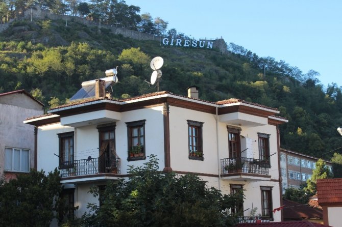 Ailesinden Kalan 100 Yıllık Tarihi Evi Restore Etti