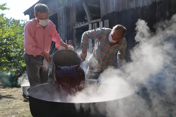 Doğu Karadeniz’de Kokulu Üzümlerden Pekmez Zamanı