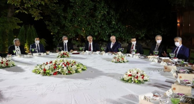 Eski Meclis Başkanları İle Yüksek Yargı Başkanlarını Yemekte Ağırladı