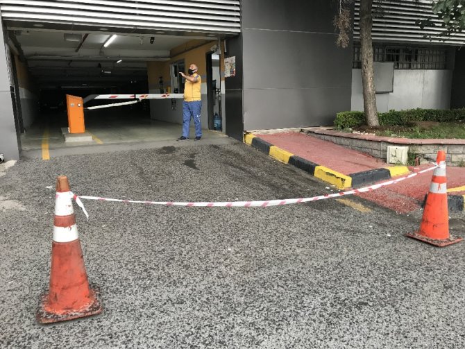 Araç Sahiplerini Dolu Korkusu Sardı: Bundan Otoparkçılar Karlı Çıktı