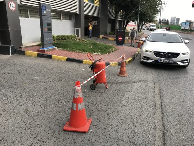 Araç Sahiplerini Dolu Korkusu Sardı: Bundan Otoparkçılar Karlı Çıktı