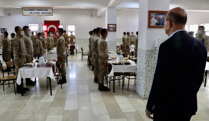 Bakan Soylu Mehmetçik İle Kahvaltı Yaptı