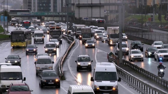 İstanbul Trafiğinde Sağanak Yağmur Yoğunluğu