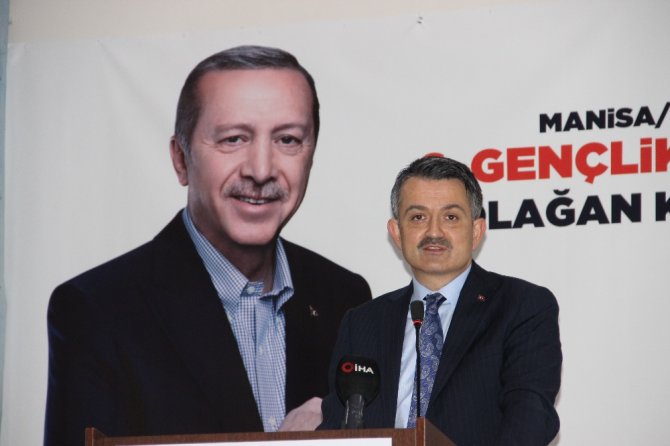 Eline Küreği Alan Bakan Pakdemirli Makineye Ceviz Yükledi