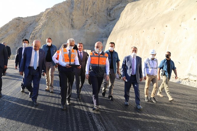 Bakan Karaismailoğlu Yusufeli’nde İncelemelerde Bulundu