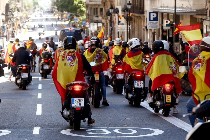 İspanya’da Madrid Kısıtlamaları Protesto Edildi