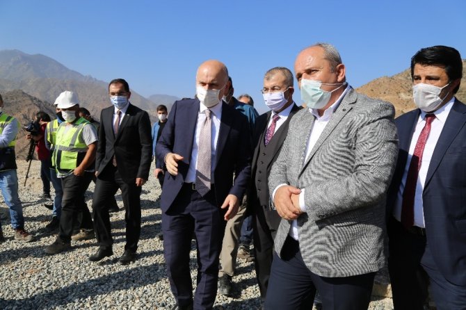 Bakan Karaismailoğlu Yusufeli’nde İncelemelerde Bulundu