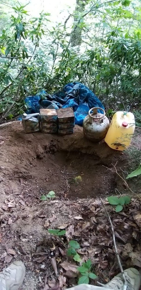 Gümüşhane’de Bölücü Terör Örgütüne Ait Depoda Yaşamsal Malzeme Ele Geçirildi