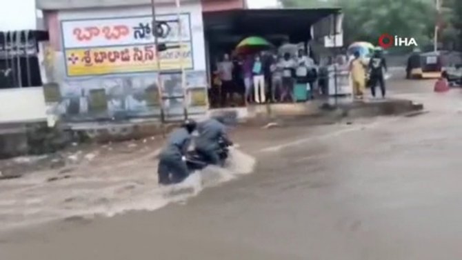 13 Kişinin Öldüğü Felakette Sel Sularında Böyle Sürüklendi