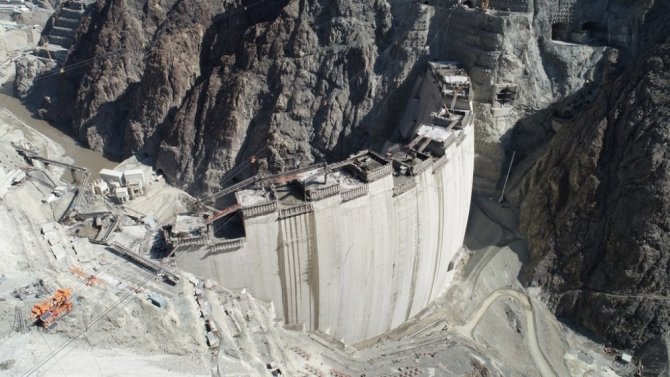 Yusufeli Barajı İnşaatı Gece Gündüz Demeden Devam Ediyor
