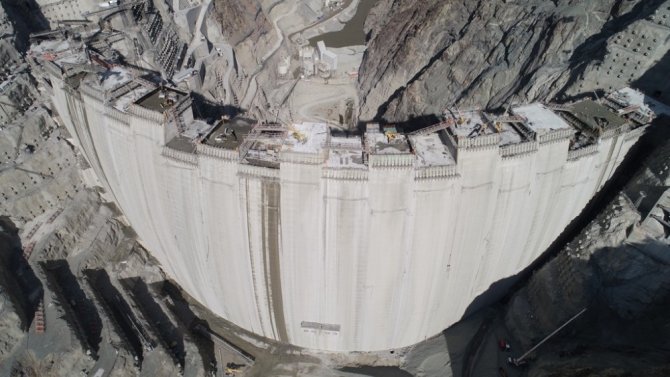Yusufeli Barajı İnşaatı Gece Gündüz Demeden Devam Ediyor