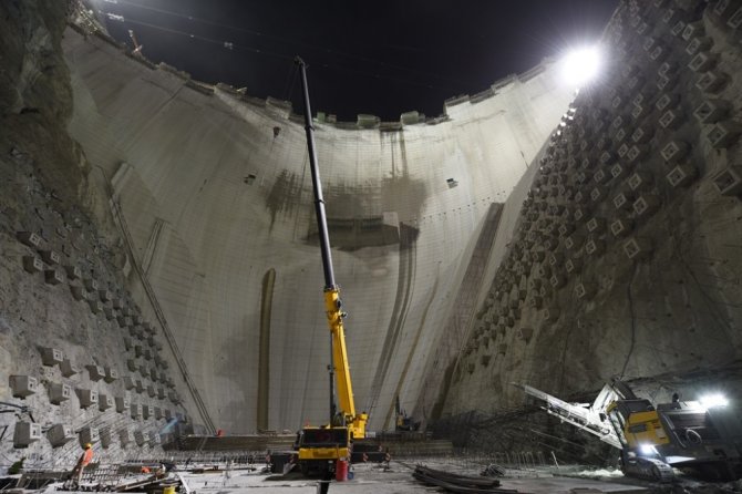 Yusufeli Barajı İnşaatı Gece Gündüz Demeden Devam Ediyor