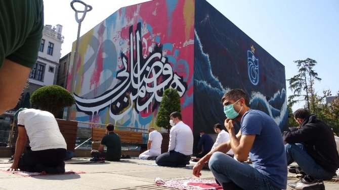 Geleneksel Hat Sanatı İle Grafiti Sanatı Dünyada İlk Kez Trabzon’da Uygulandı