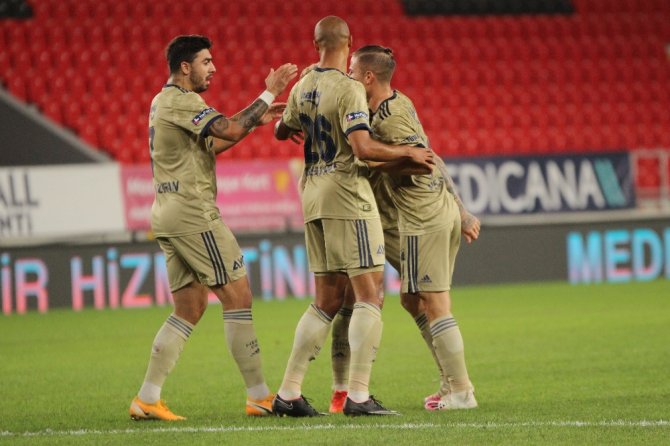 Fenerbahçe Liderlik Koltuğuna Oturdu