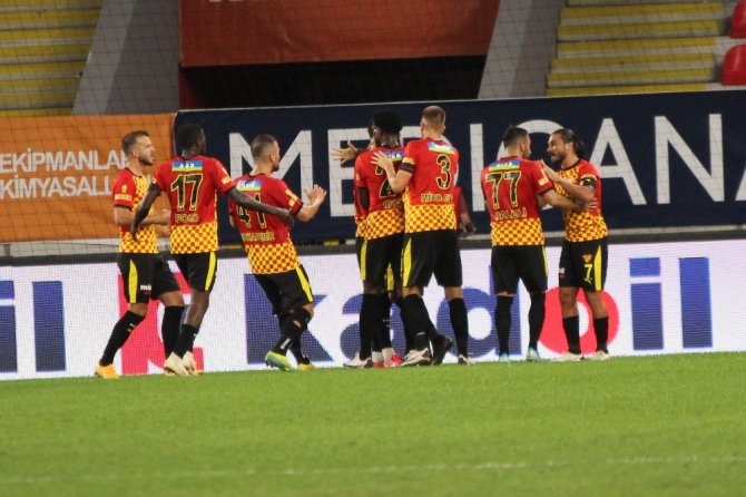 Fenerbahçe Liderlik Koltuğuna Oturdu