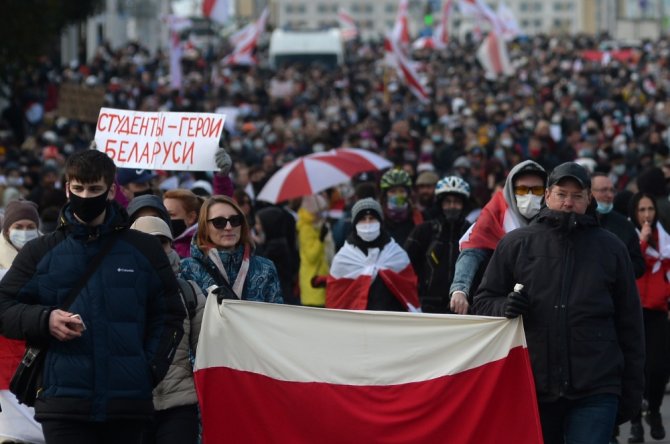 Belarus’ta Protestocular İle Polis Arasında Arbede