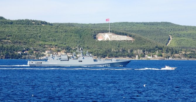 Rus Savaş Gemisi ’Admiral Makarov’ Çanakkale Boğazı’ndan Geçti