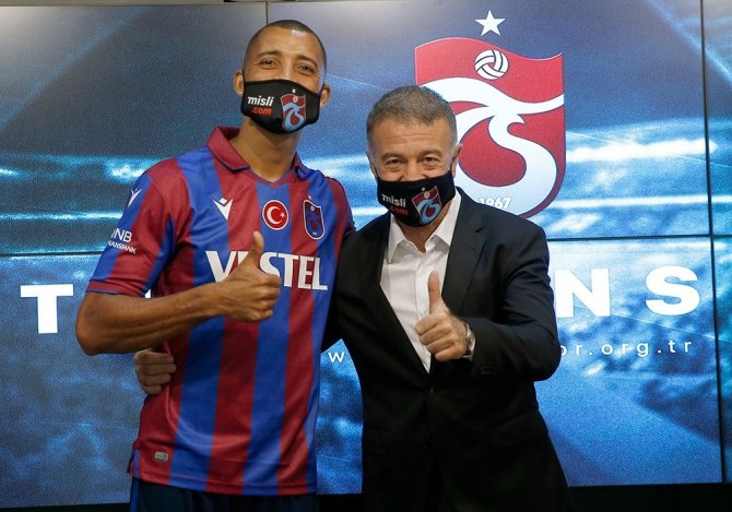 Trabzonspor’un Yeni Transferleri Vitor Hugo Ve Djaniny Semedo İçin İmza Töreni Düzenlendi