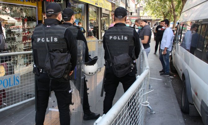 Diyarbakır Hdp İl Binasında Polis Araması