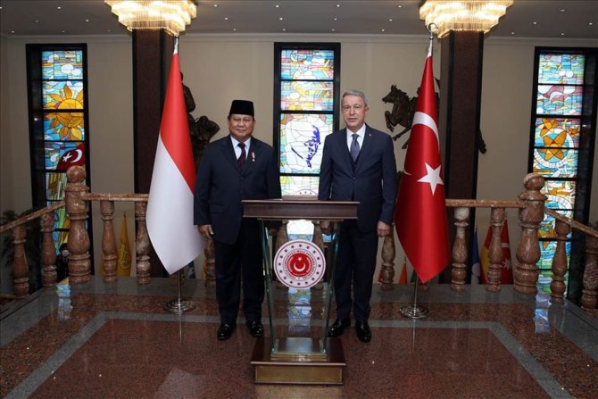 Bakan Akar, Endonezya Savunma Bakanı Subianto İle Bir Araya Geldi
