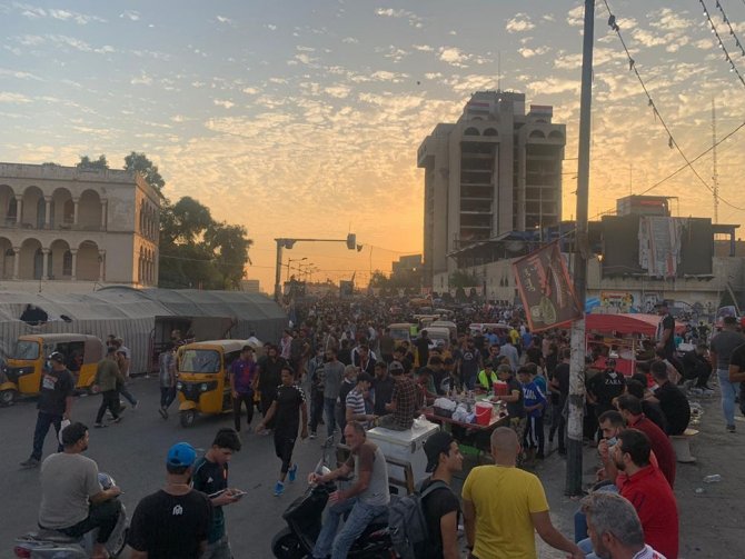 Irak’taki Protestolarda Şiddet Olayları Artarak Devam Ediyor
