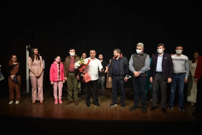 Giresun Belediyesi Şehir Tiyatrosu, ‘Ebegümeci’ Oyunuyla Perdelerini Açtı