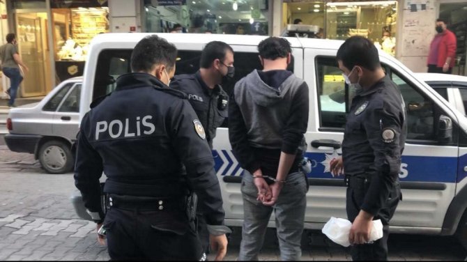 İstanbul’da Sokak Ortasında Bıçaklı Dehşet