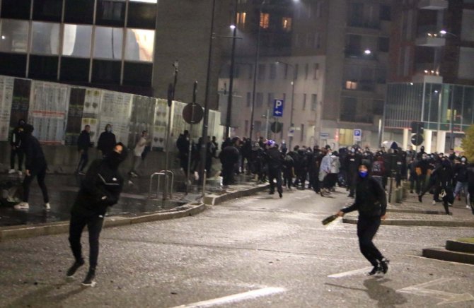 İtalya’da Covid-19 Kısıtlamaları Protesto Edildi: 12 Gözaltı