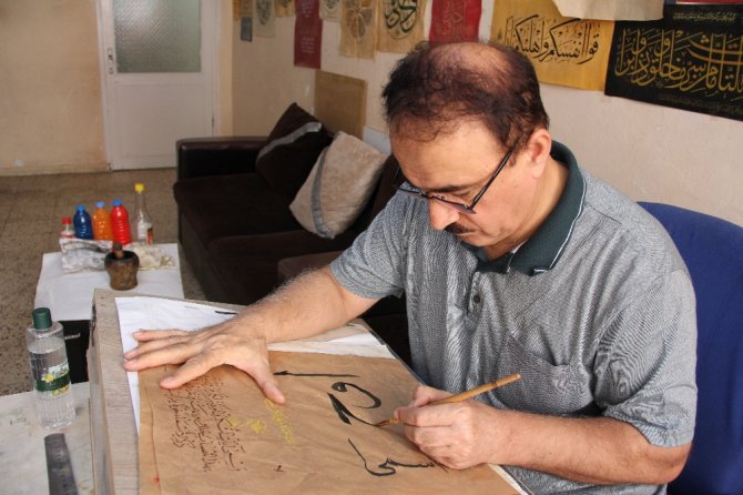 40 Yıllık Hattat Irak Türkmeni Al Zamo Sanatını Yaşatmak İçin Destek Bekliyor