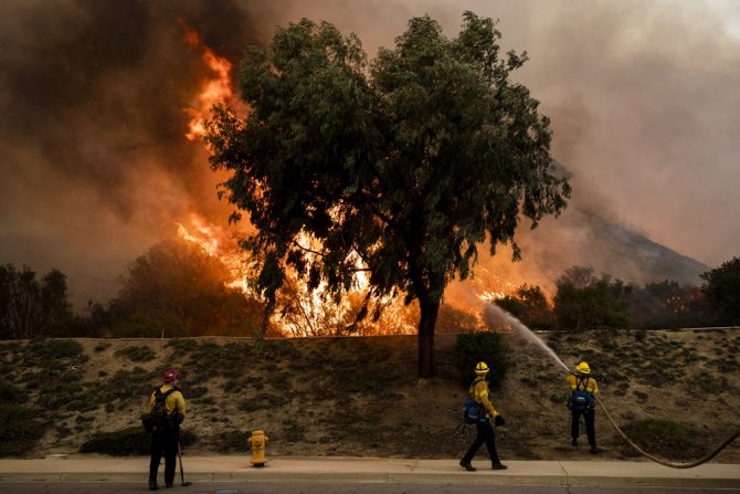 California’da Yangınlar Nedeniyle 100 Bin Kişiye Tahliye Emri