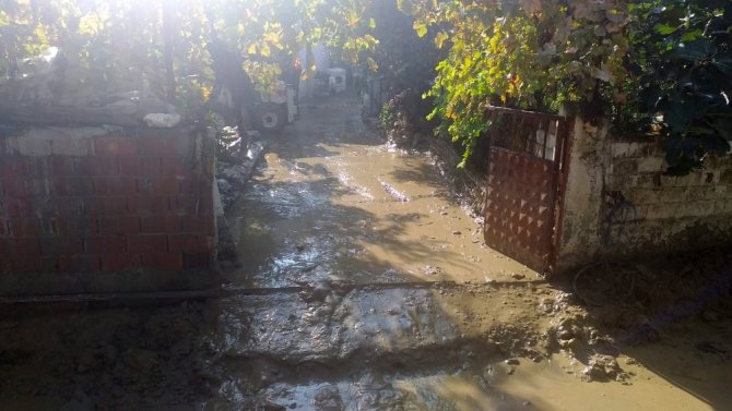Şarköy’de Hortum Sonrası Yaşanan Selde Evleri Su Bastı